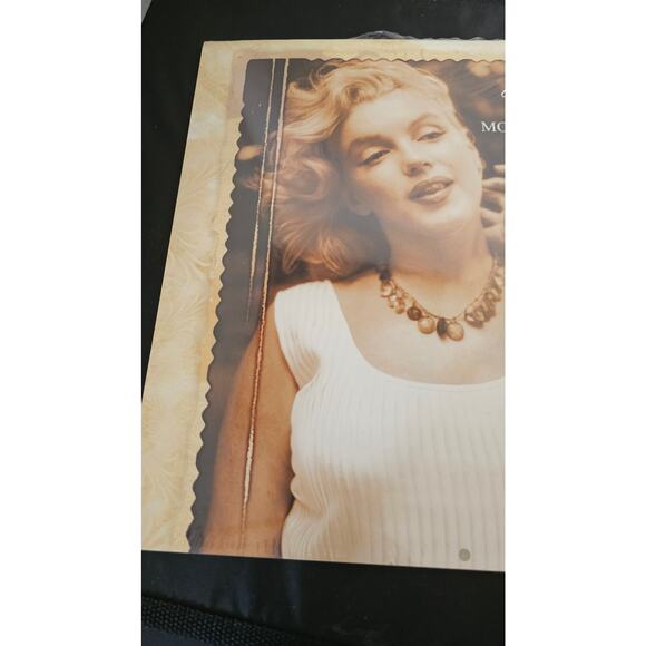 2010  Marilyn Monroe Calendar Sealed - Picture 2 of 5